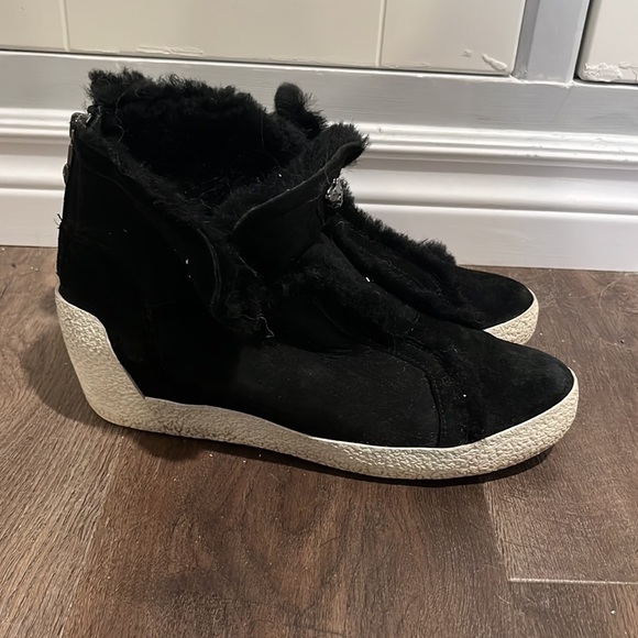 Marc Cain 9 1/2 or 40. fuzzy sneakers. Jaguars. Black white. - Picture 4 of 8